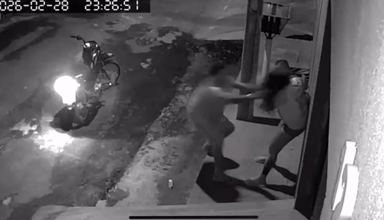 POLÍCIA CIVIL PRENDE HOMEM QUE AGREDIU COMPANHEIRA COM BEBÊ NOS BRAÇOS EM CODÓ
