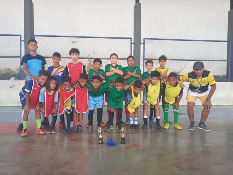 Escolinha de futebol no Coroado busca apoio para continuar formando jovens atletas