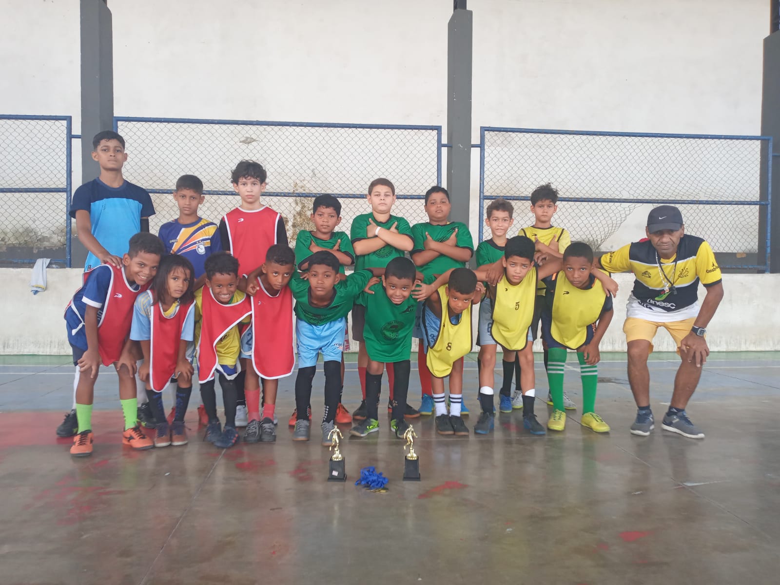 Escolinha de futebol no Coroado busca apoio para continuar formando jovens atletas