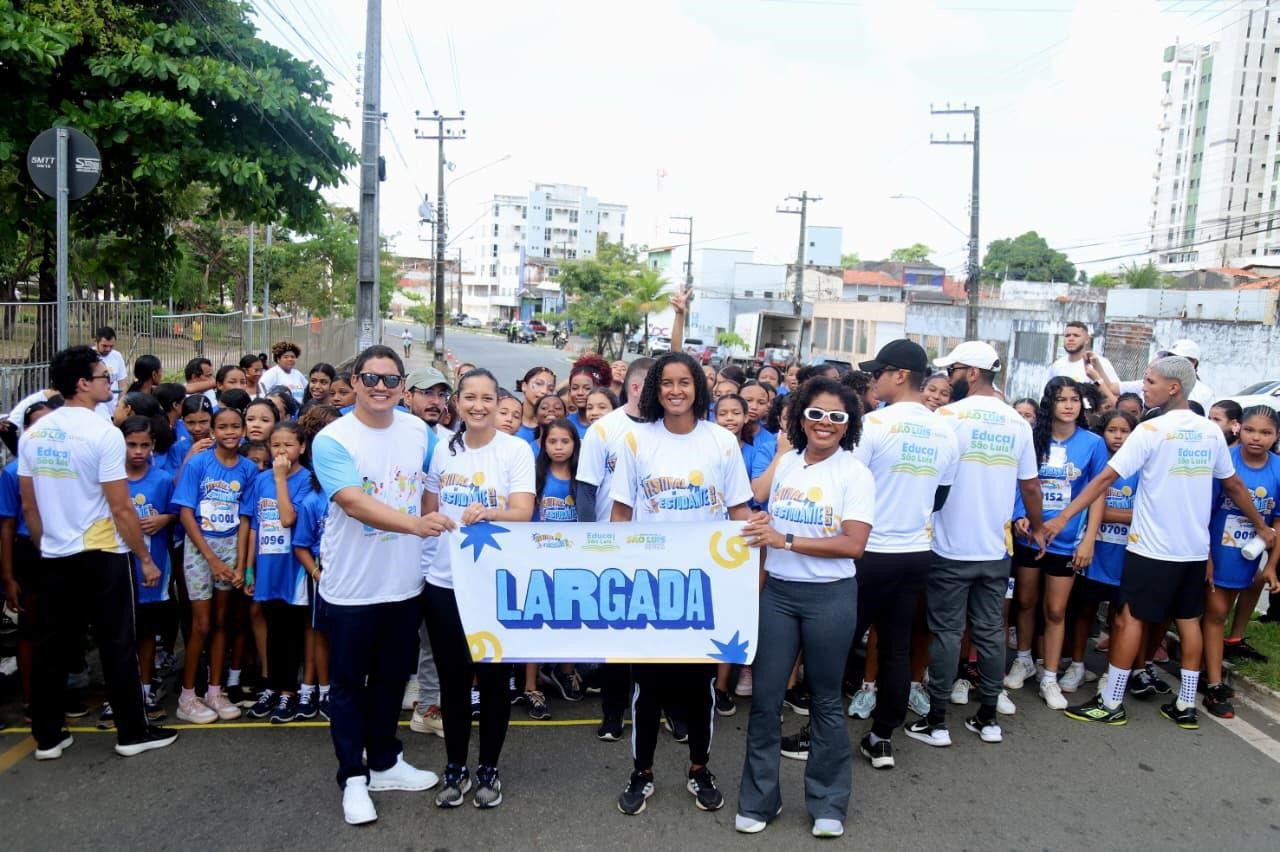 FOTO 2 - Alunos da rede municipal de São Luís participam de festival esportivo no Parque Bom Menino