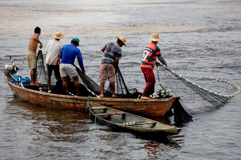 Pescadores artesanais na região norte do país. Foto:MAPA