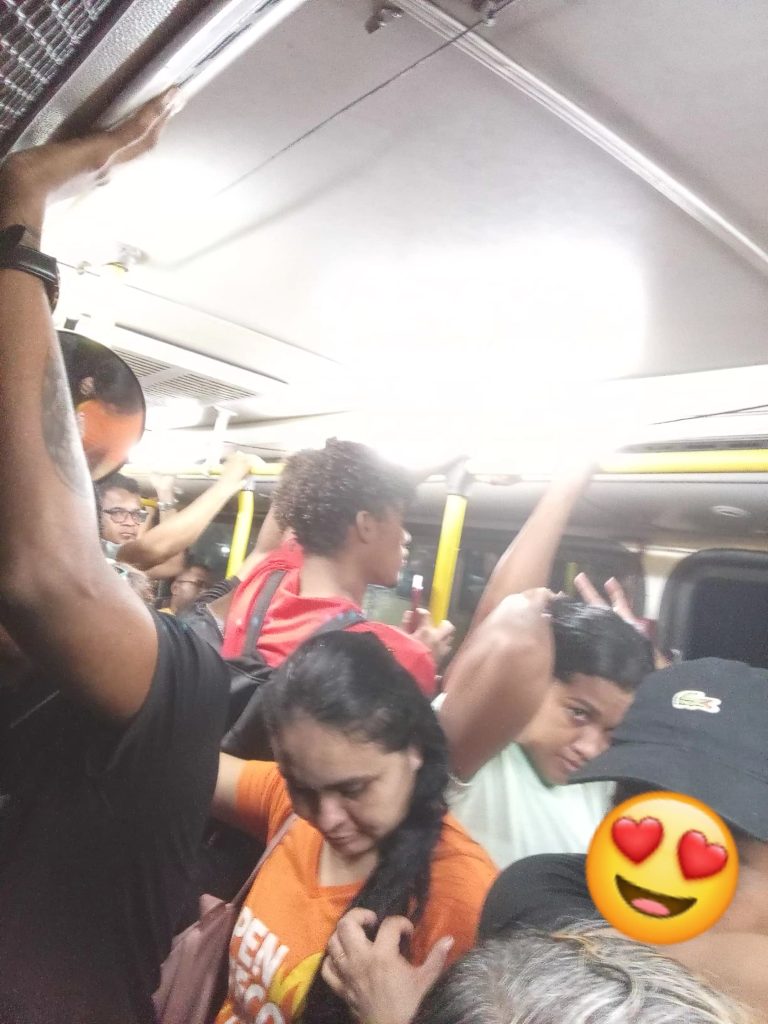 CAOS NO TRANSPORTE PÚBLICO REVOLTA MORADORES DE QUEBRA-POTE