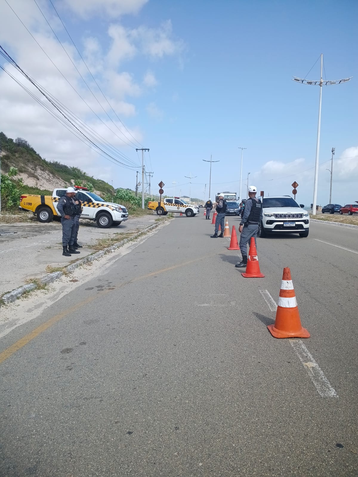 BPRv, BPA e BPTUR realizam barreira e abordagens preventivas na Avenida Litorânea