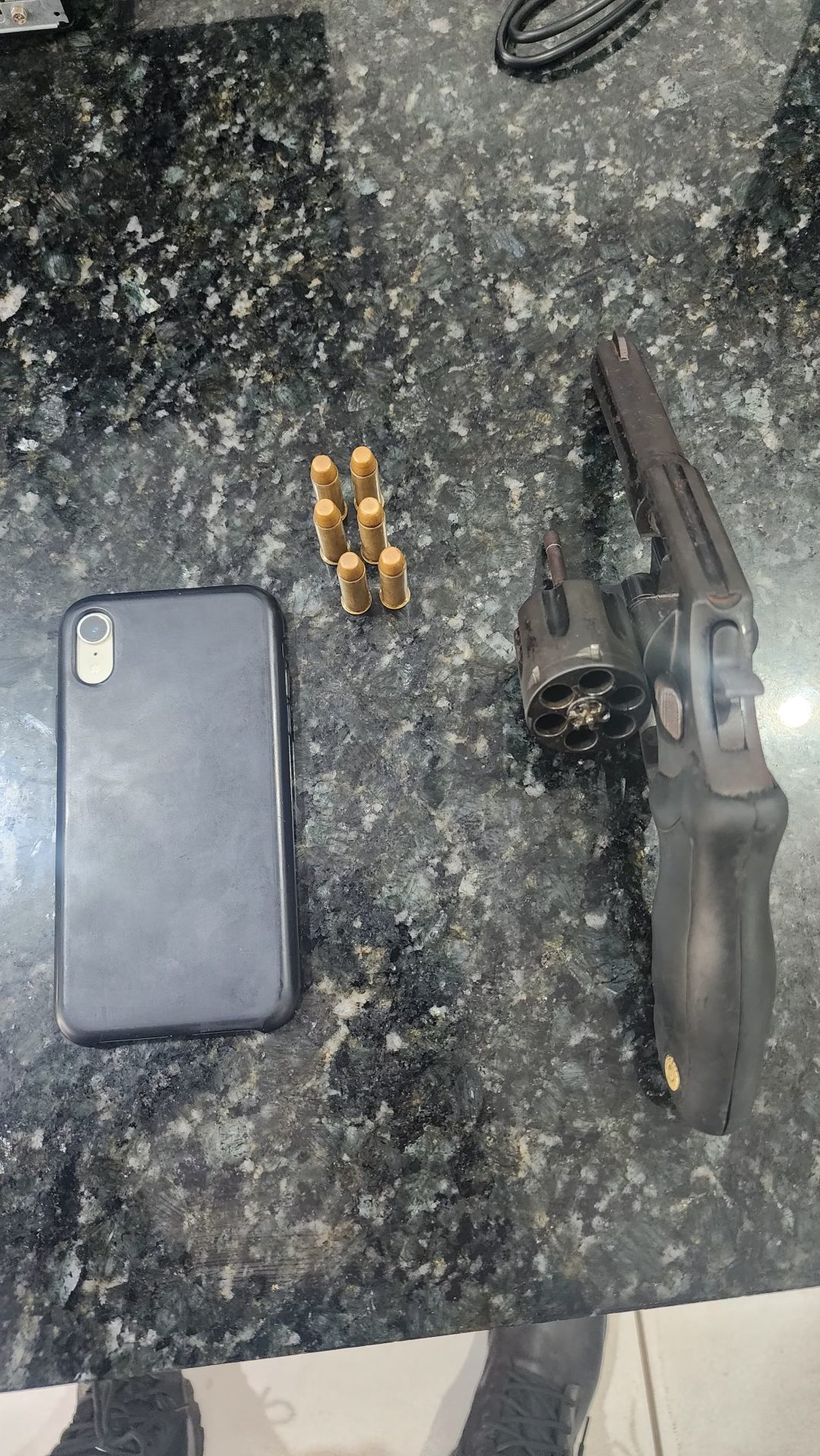 PM realiza prisão por porte ilegal de arma e cumpre mandado de prisão em São Luís